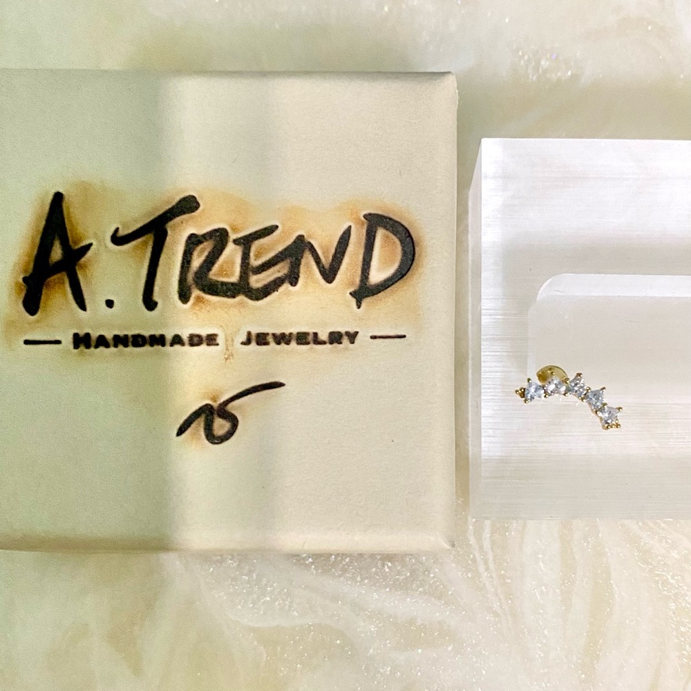 Elegant Gold and zircon Stud Earring